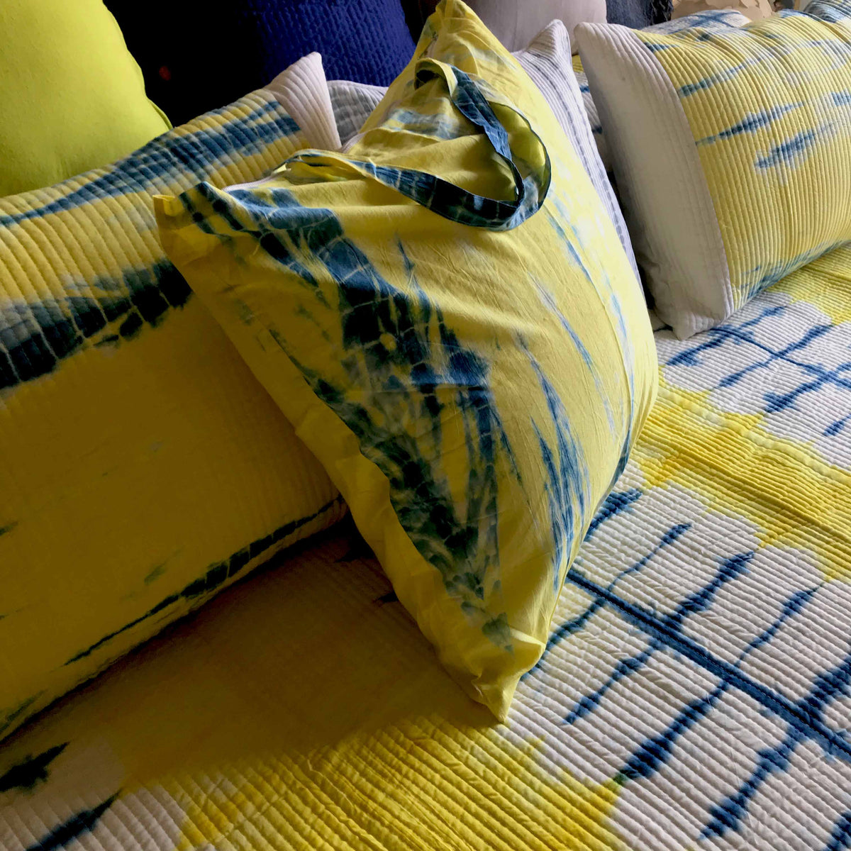 AZVA SHIBORI SHABANG QUILTED BEDCOVER SET