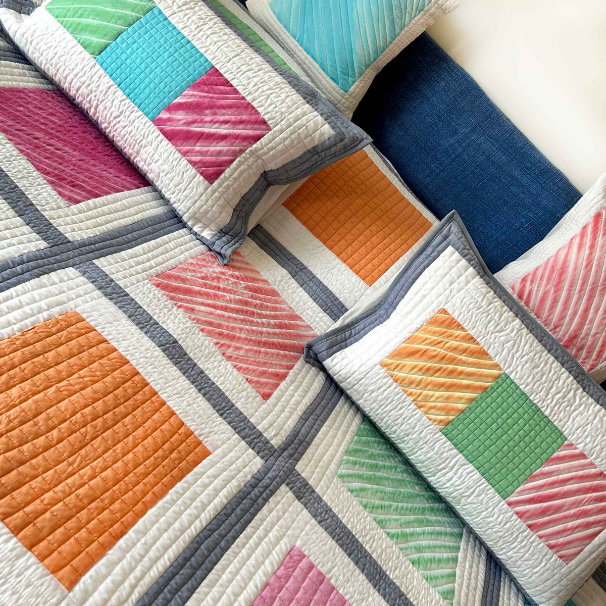 NOREEN HELLO NEW YORK PATCHWORK QUILTED BEDCOVER SET