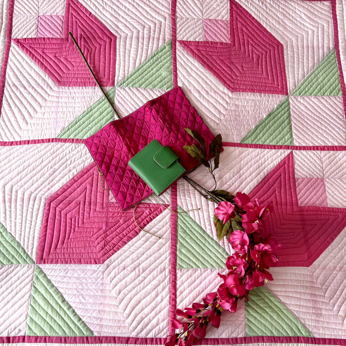 NANCY HELLO NEW YORK PATCHWORK QUILTED BEDCOVER SET