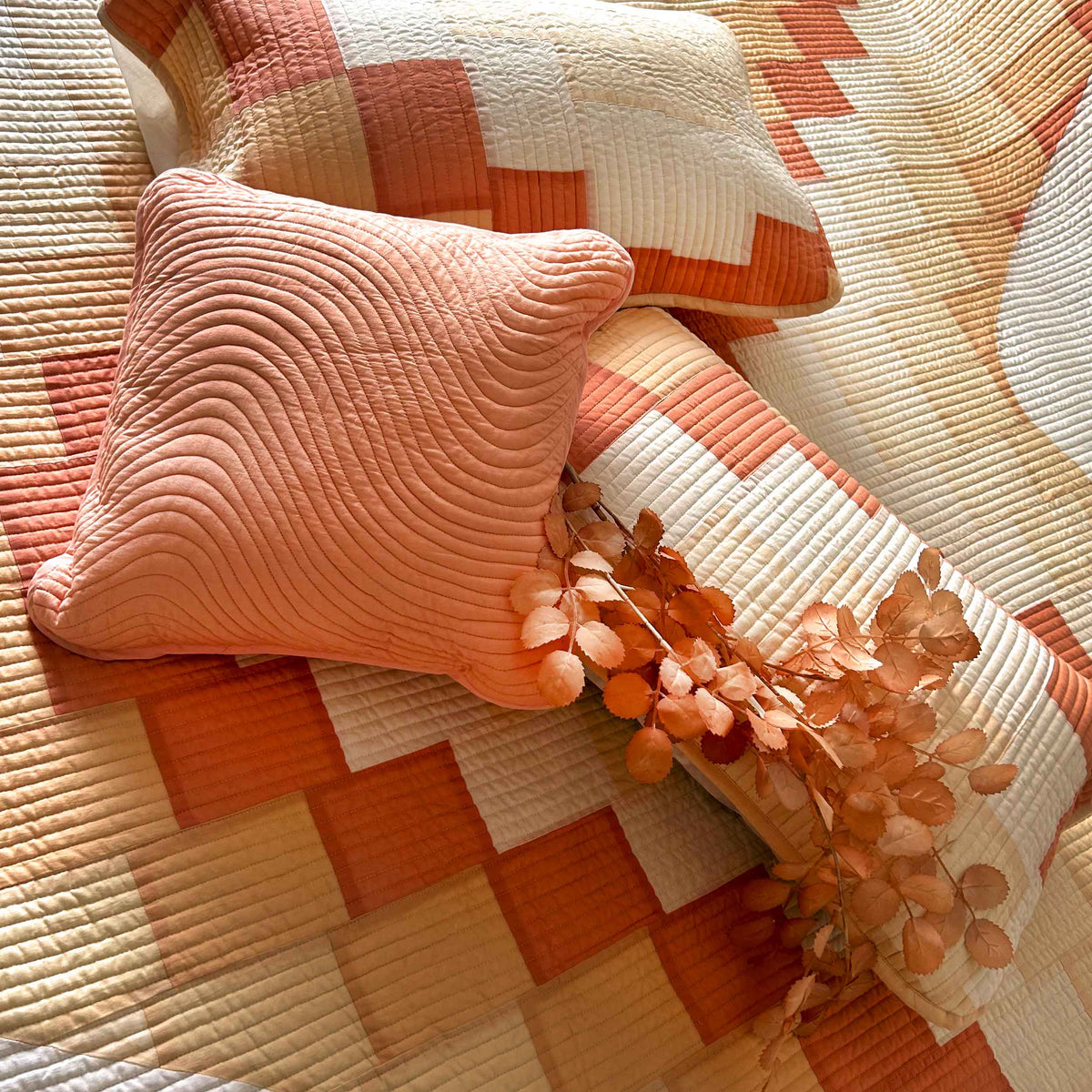 RAFAEL FLORIDIAN DAWN PEACH PATCHWORK QUILTED BEDCOVER SET