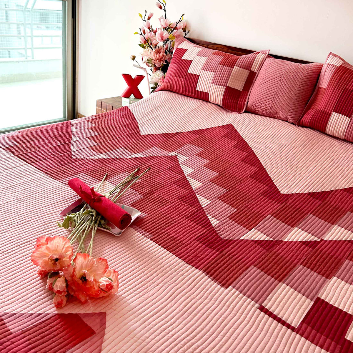 ROBBIE ROCKY MOUNTAIN BURGUNDY PATCHWORK QUILTED BEDCOVER SET