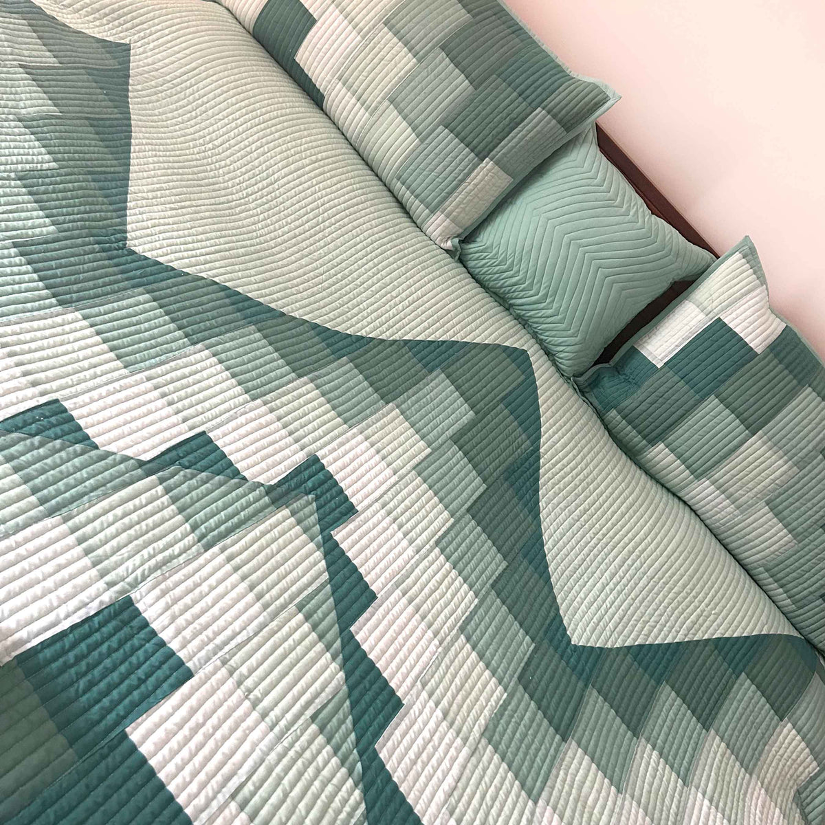 RHETT GREEN MOUNTAIN PATCHWORK QUILTED BEDCOVER SET