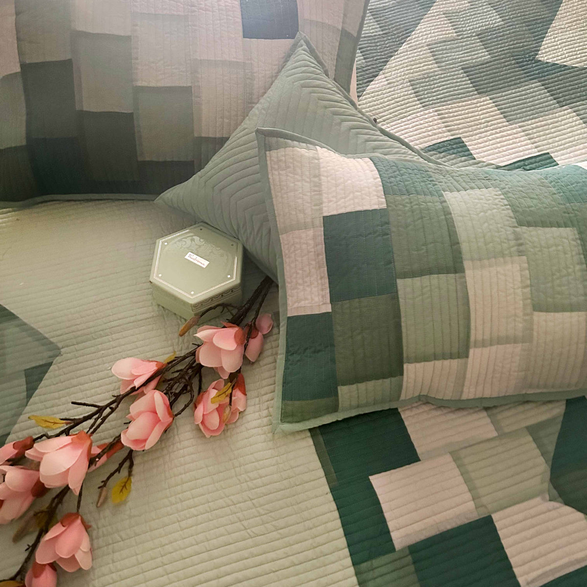 RHETT GREEN MOUNTAIN PATCHWORK QUILTED BEDCOVER SET